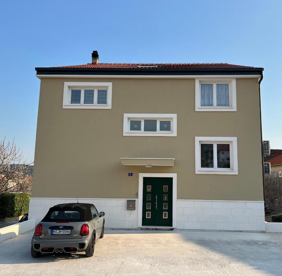 Vila Zrina - Apartmani Traù Esterno foto