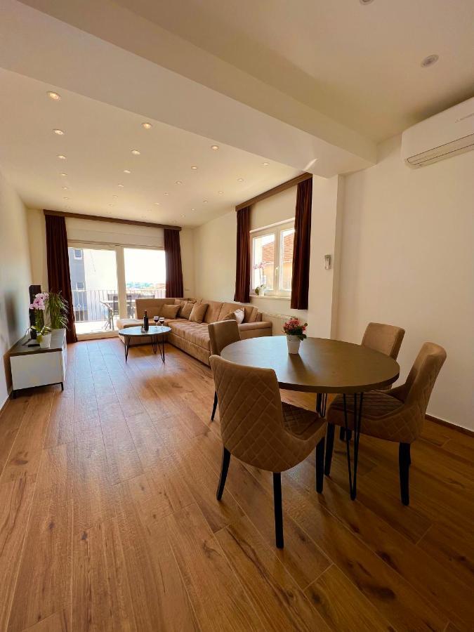 Vila Zrina - Apartmani Traù Esterno foto