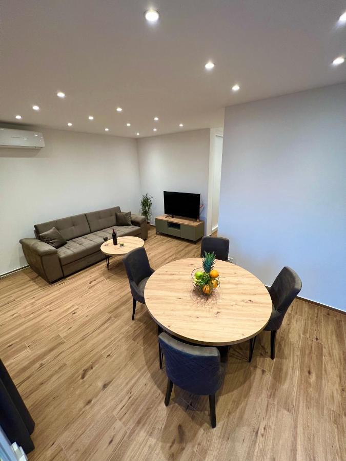 Vila Zrina - Apartmani Traù Esterno foto