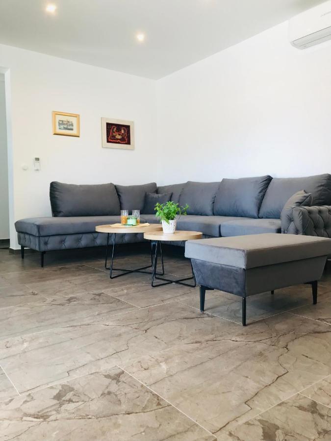 Vila Zrina - Apartmani Traù Esterno foto