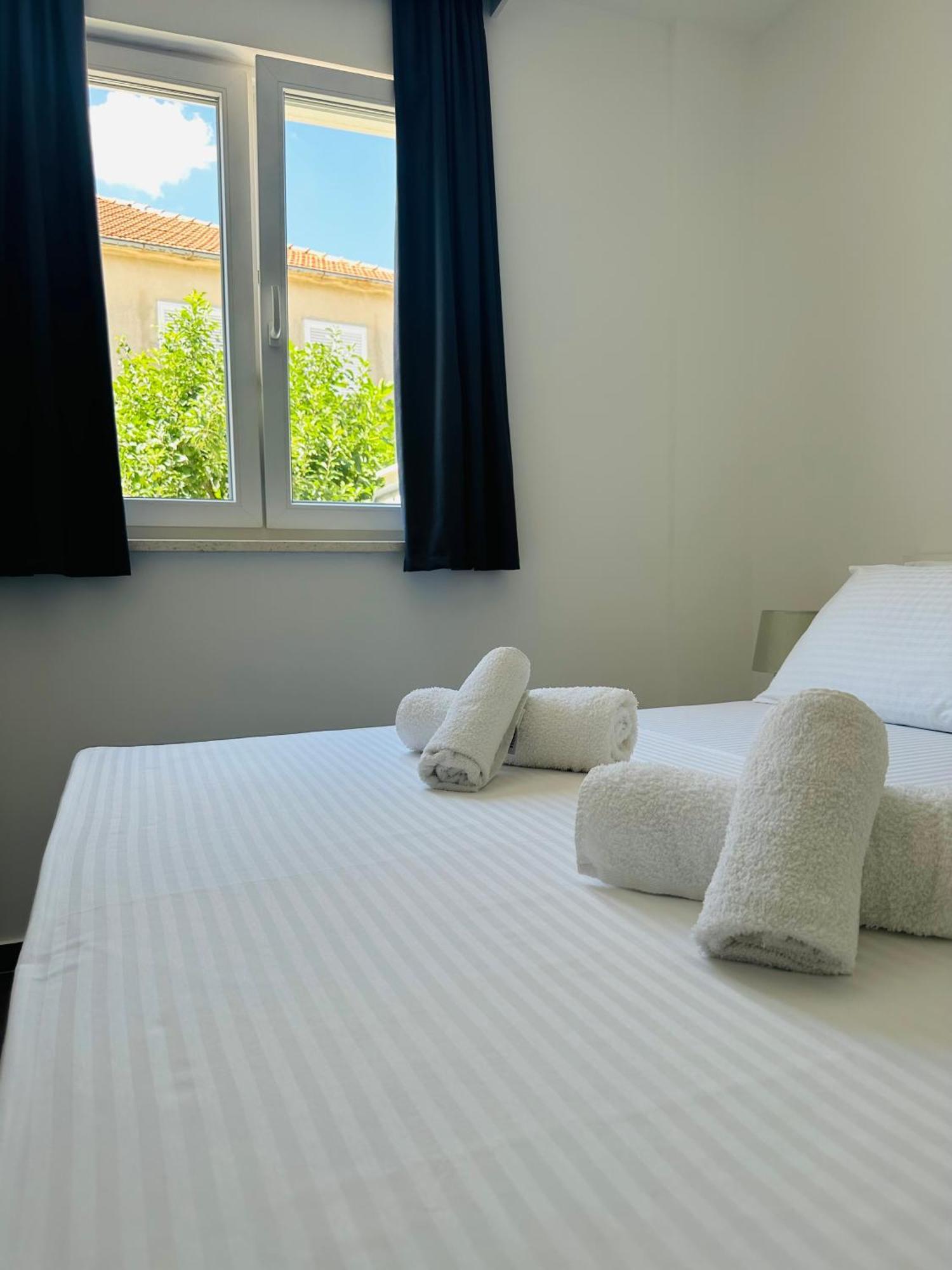 Vila Zrina - Apartmani Traù Esterno foto