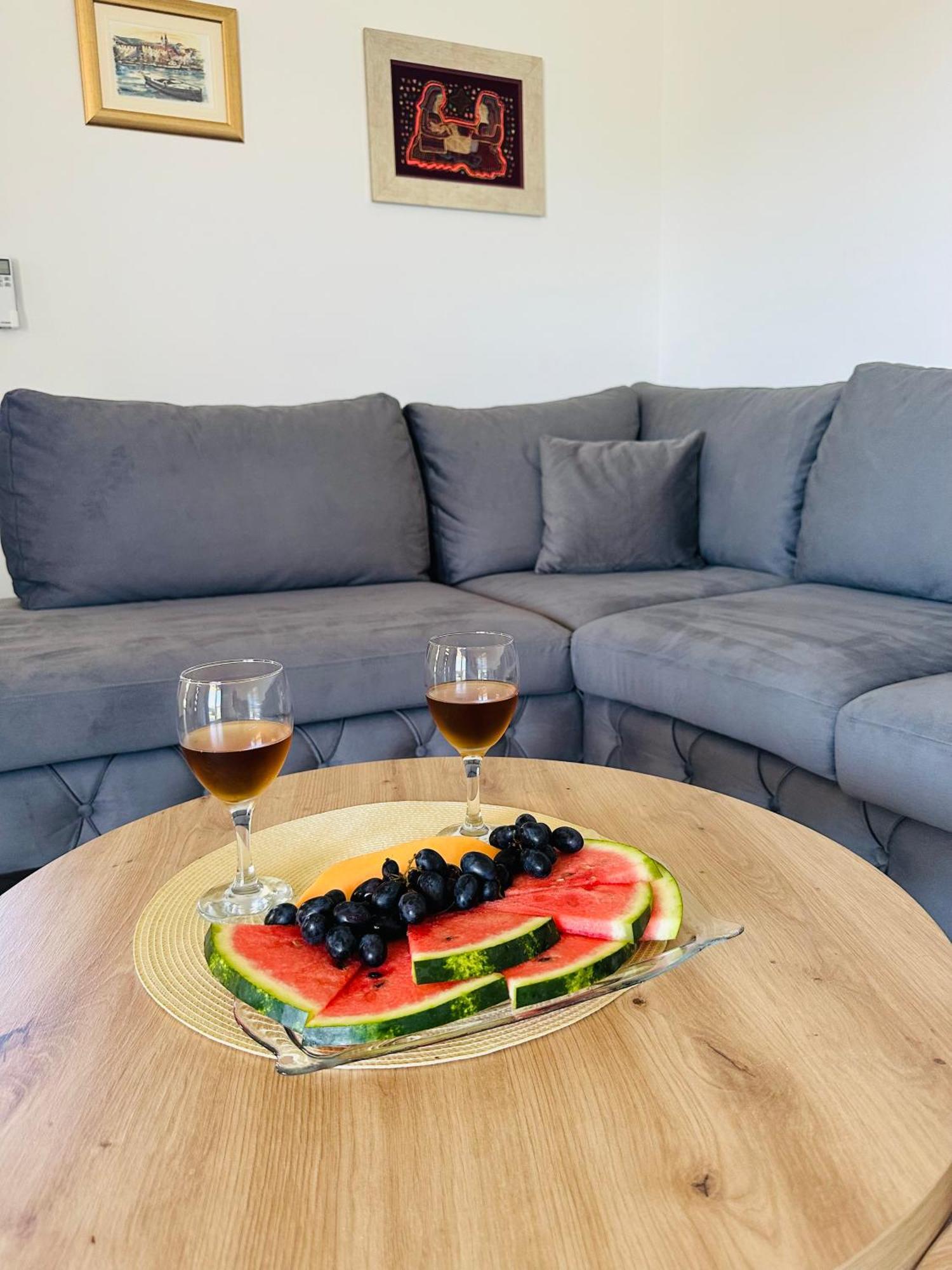 Vila Zrina - Apartmani Traù Esterno foto