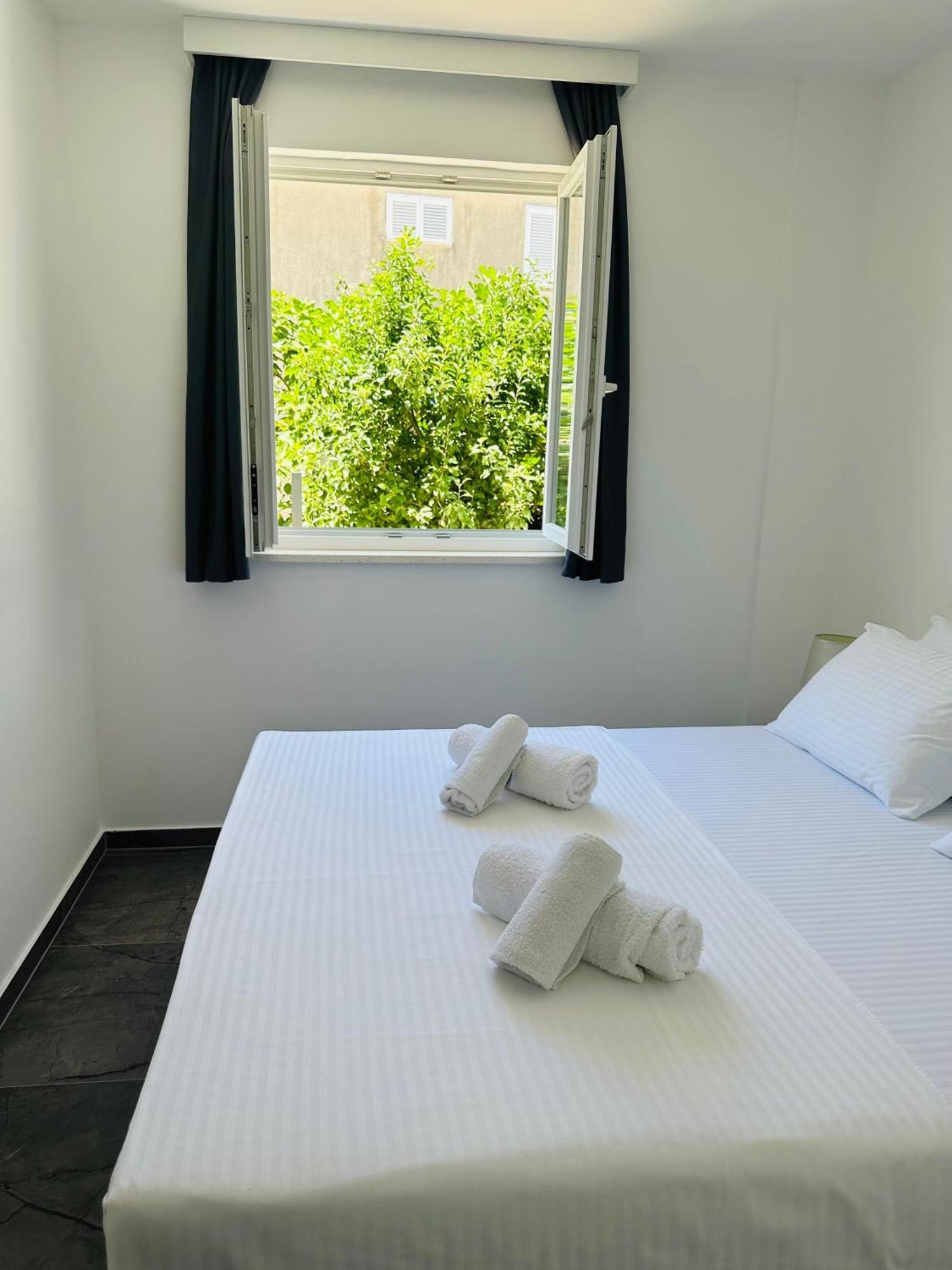 Vila Zrina - Apartmani Traù Esterno foto