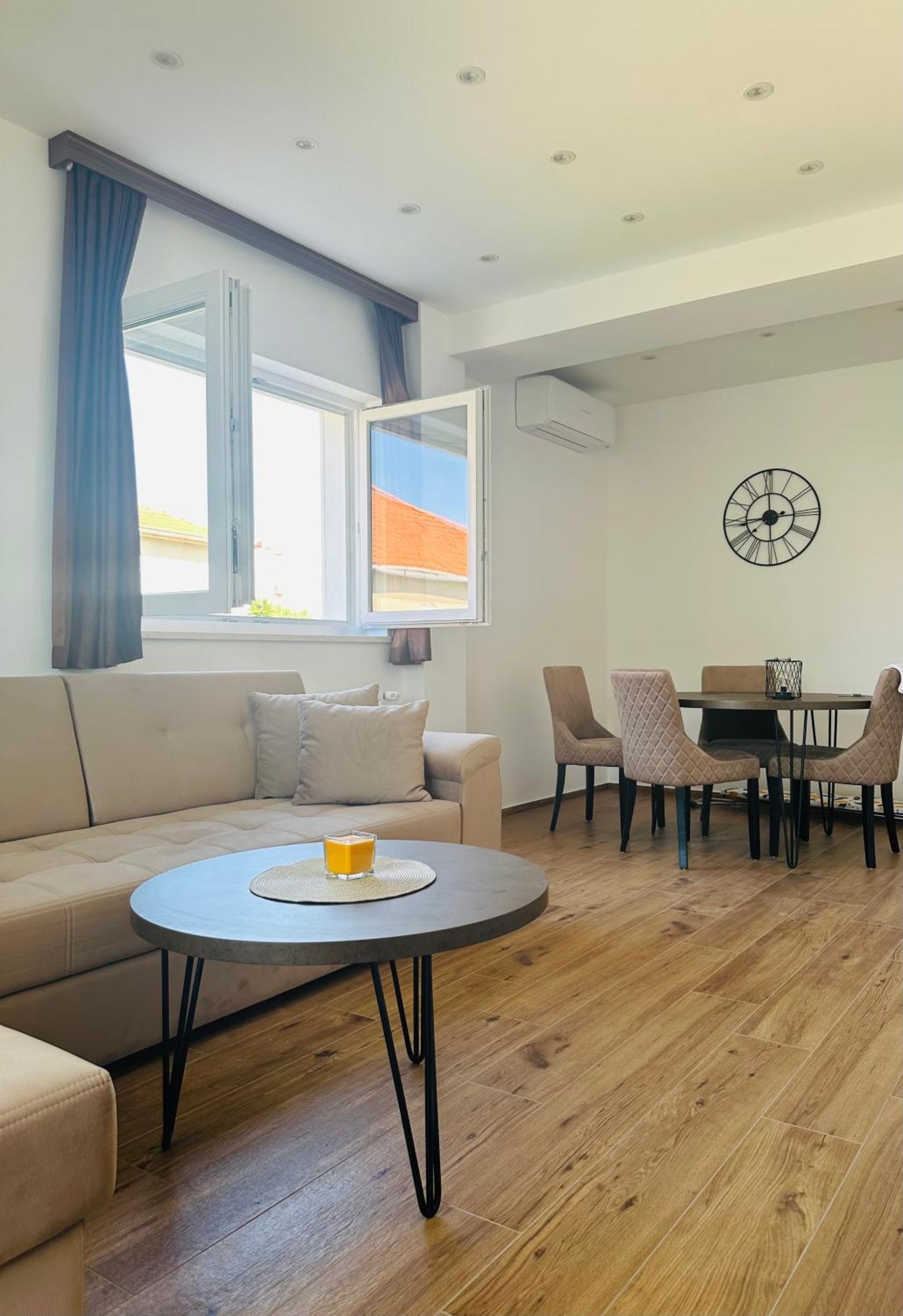 Vila Zrina - Apartmani Traù Esterno foto